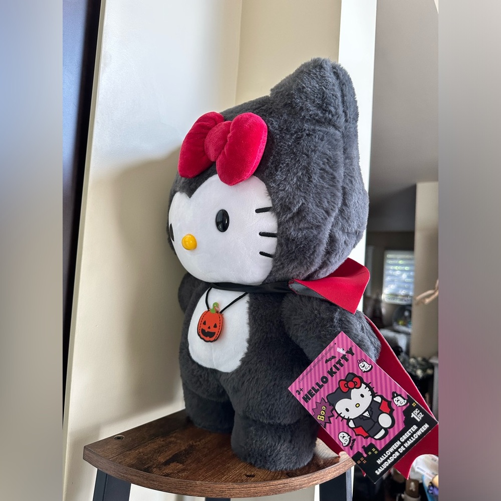 Hello Kitty Vampire Halloween Greeter - Picture 8 of 10